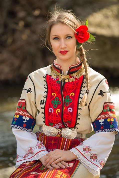 El traje tradicional de la mujer rusa: la vestimenta de regiones de ...